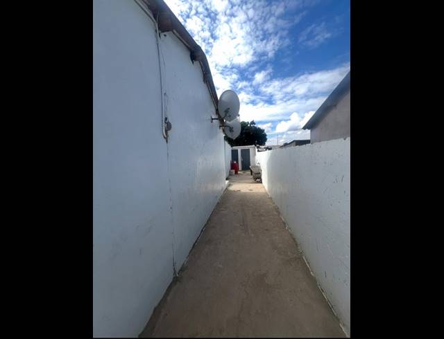 10 BEDROOM HOUSE FOR SALE IN TEMBISA CENTRAL